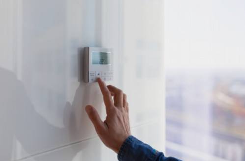 DIYメンテナンス：窓用エアコンのスムーズな稼働を維持する