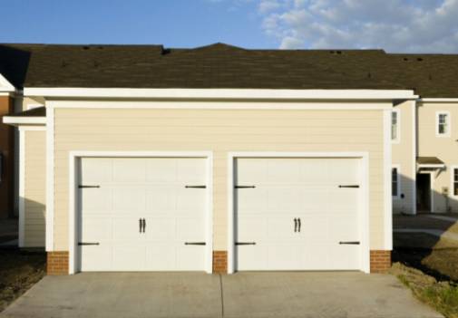 あなたの家をアップグレードしましょう：DIYガレージドアの断熱と防風ストリッピング