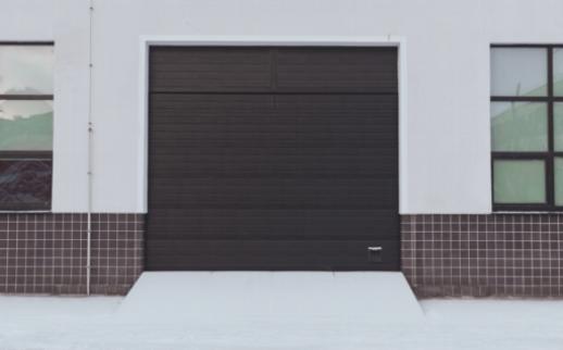自分でやるガレージドアの防水処理：家を安全で乾燥させる方法